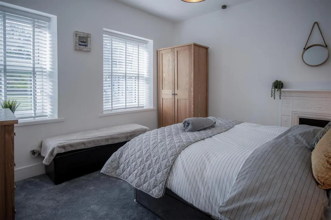 Hawtree - 2 Bedroom - * Tenby
