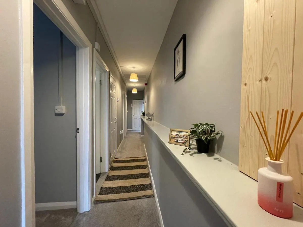 Private Pad - View Of High Street Apartment Tenby