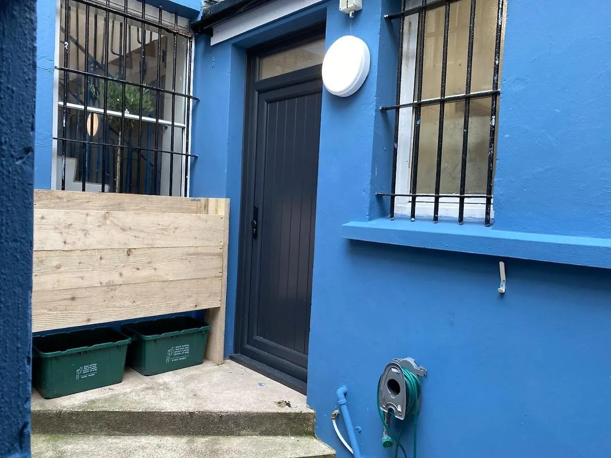 Private Pad - View Of High Street * Tenby