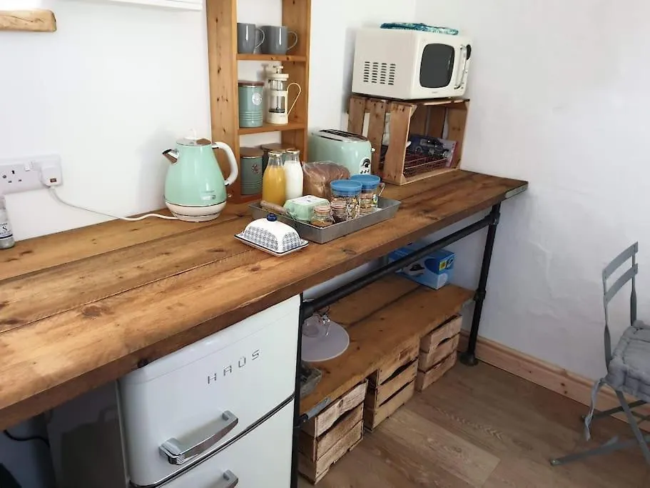 Apartment The Bothy: Retreat With Hot Tub And Projector *