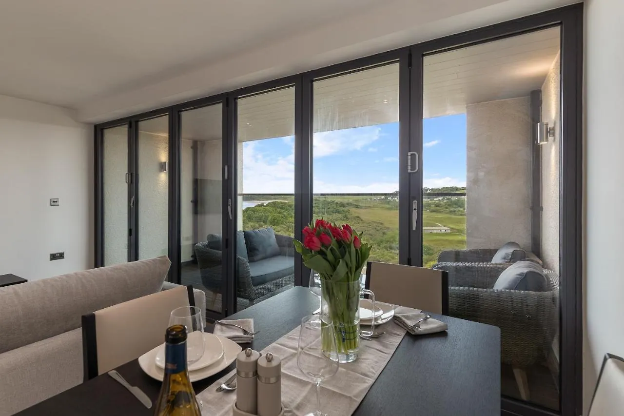 Апартаменты 10 Waterstone House - Luxury With Sea Views Тенби