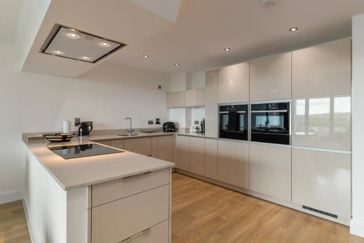 10 Waterstone House - Luxury With Sea Views Тенби