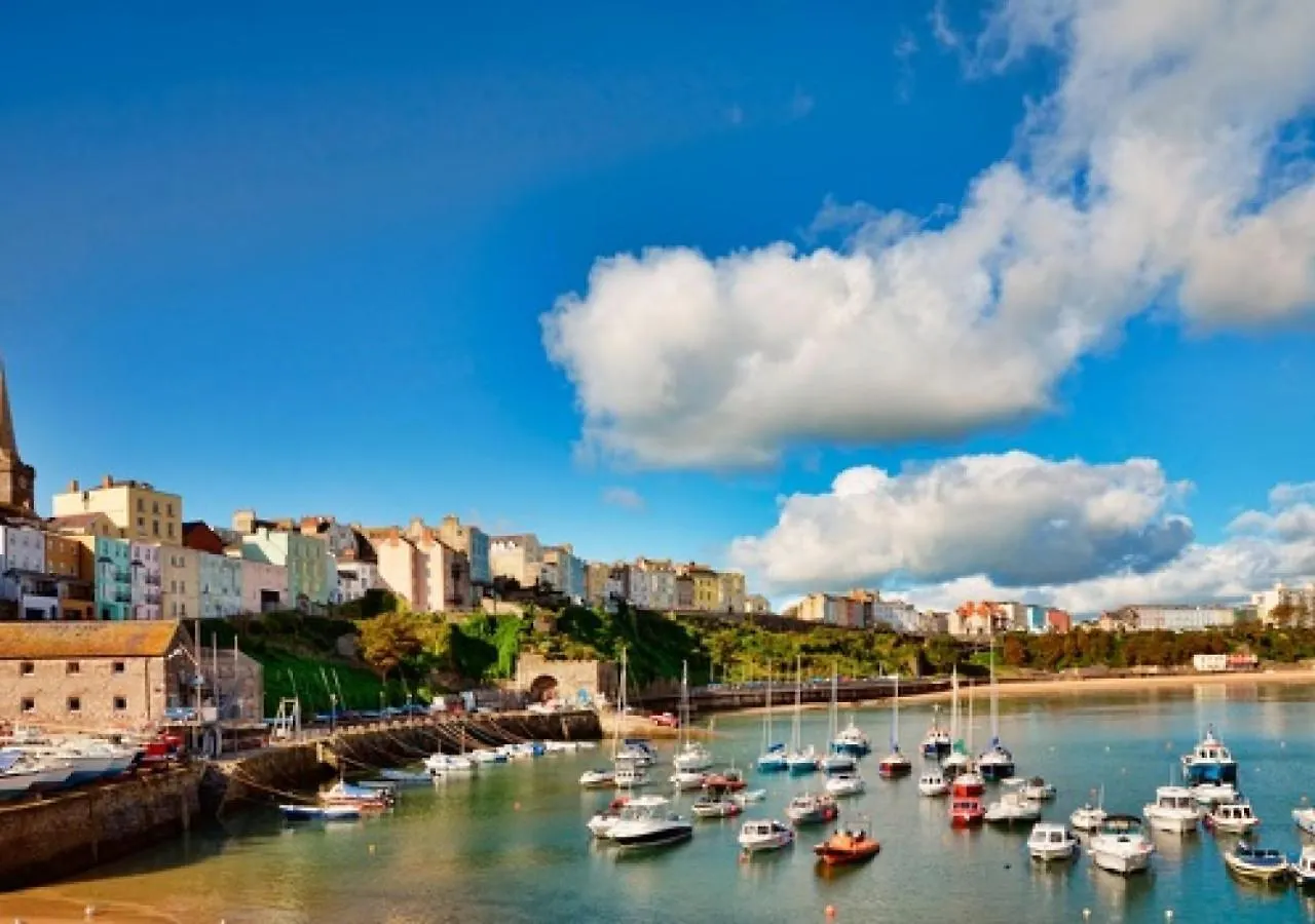 Wall Cottage * Tenby
