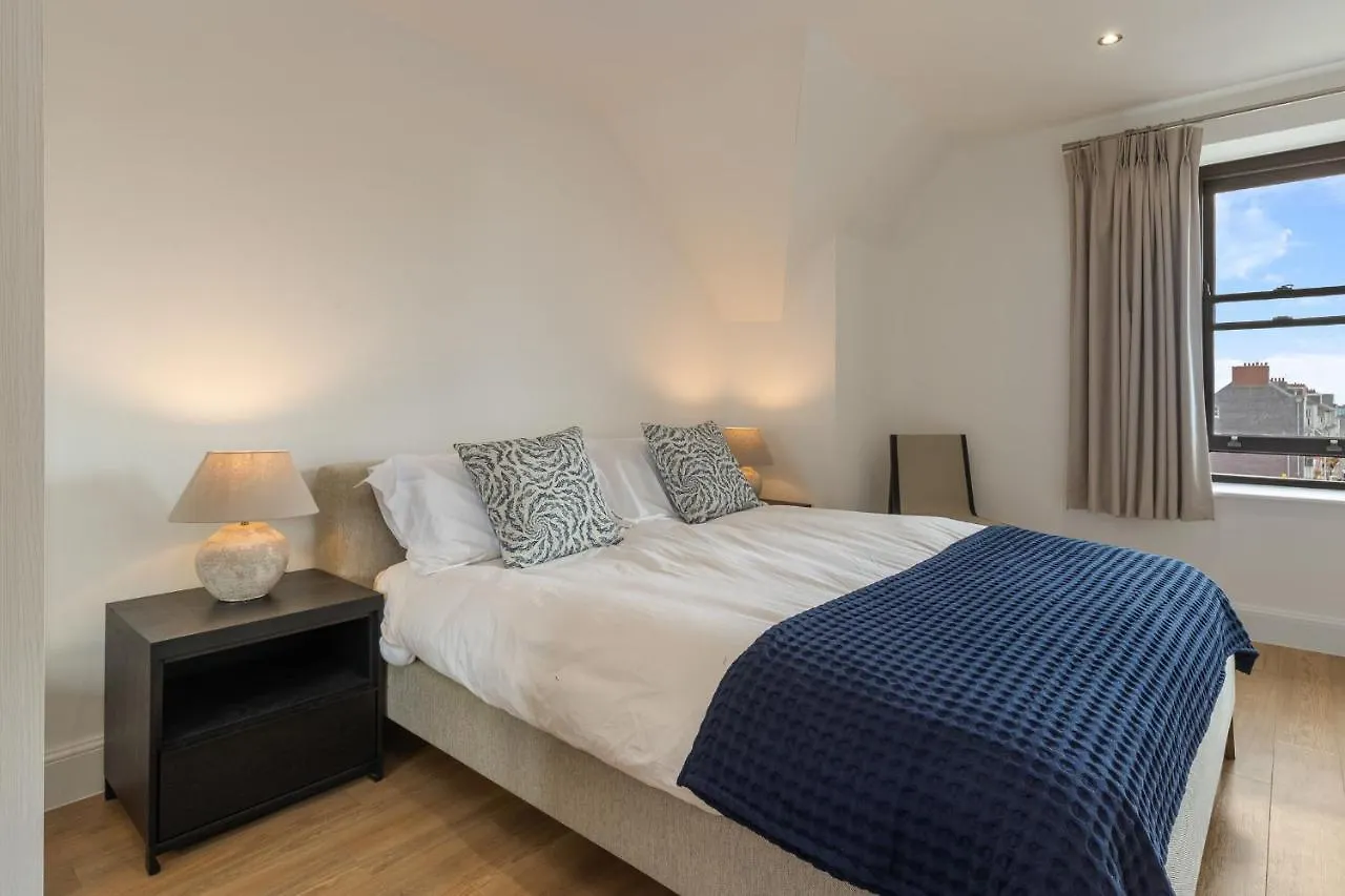 10 Waterstone House - Luxury With Sea Views * Тенби