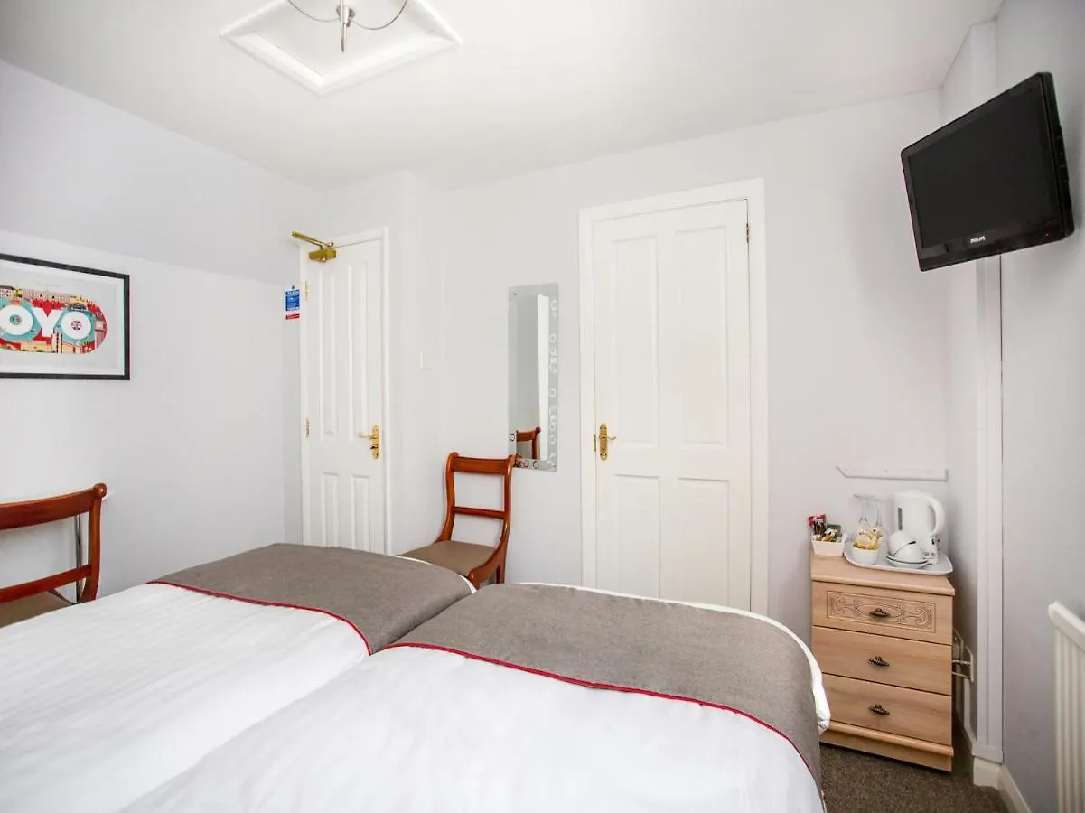 Hotel Oyo Timothy's Tenby