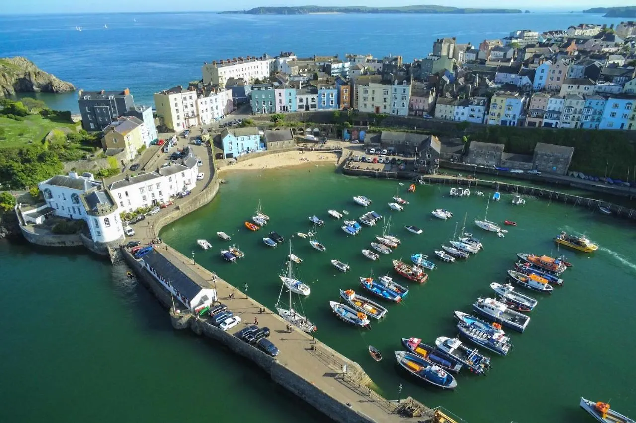 Feriehus Gwynne House - 6 Bedroom Luxurious - Harbour