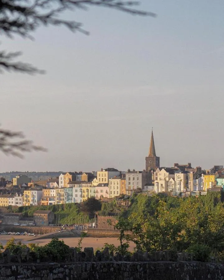 Gwandalan - 1 Bed Apartment, Within Town Walls * Tenby