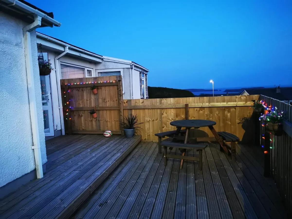 3-bed 5-6 Berth Modernised Bungalow! 펜션