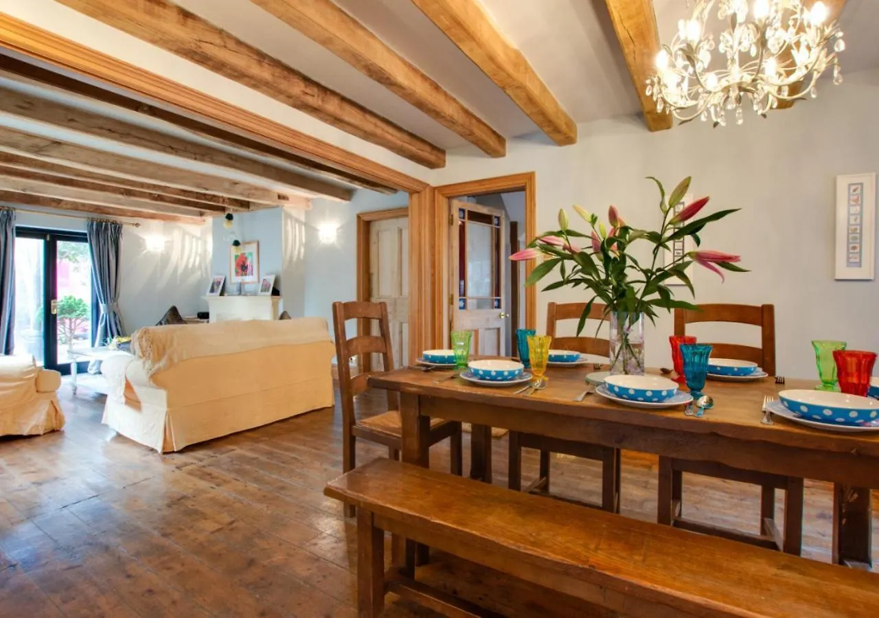 Wall Cottage Apartment Tenby