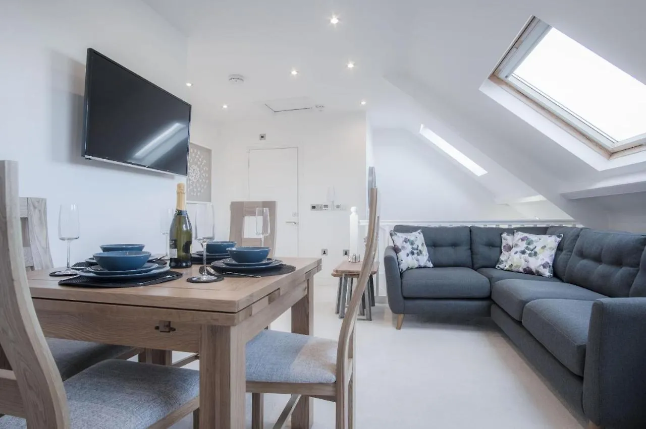 Skylark - 2 Bedroom - Apartment Tenby