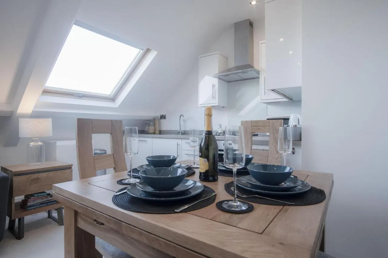 Skylark - 2 Bedroom - Apartment Tenby