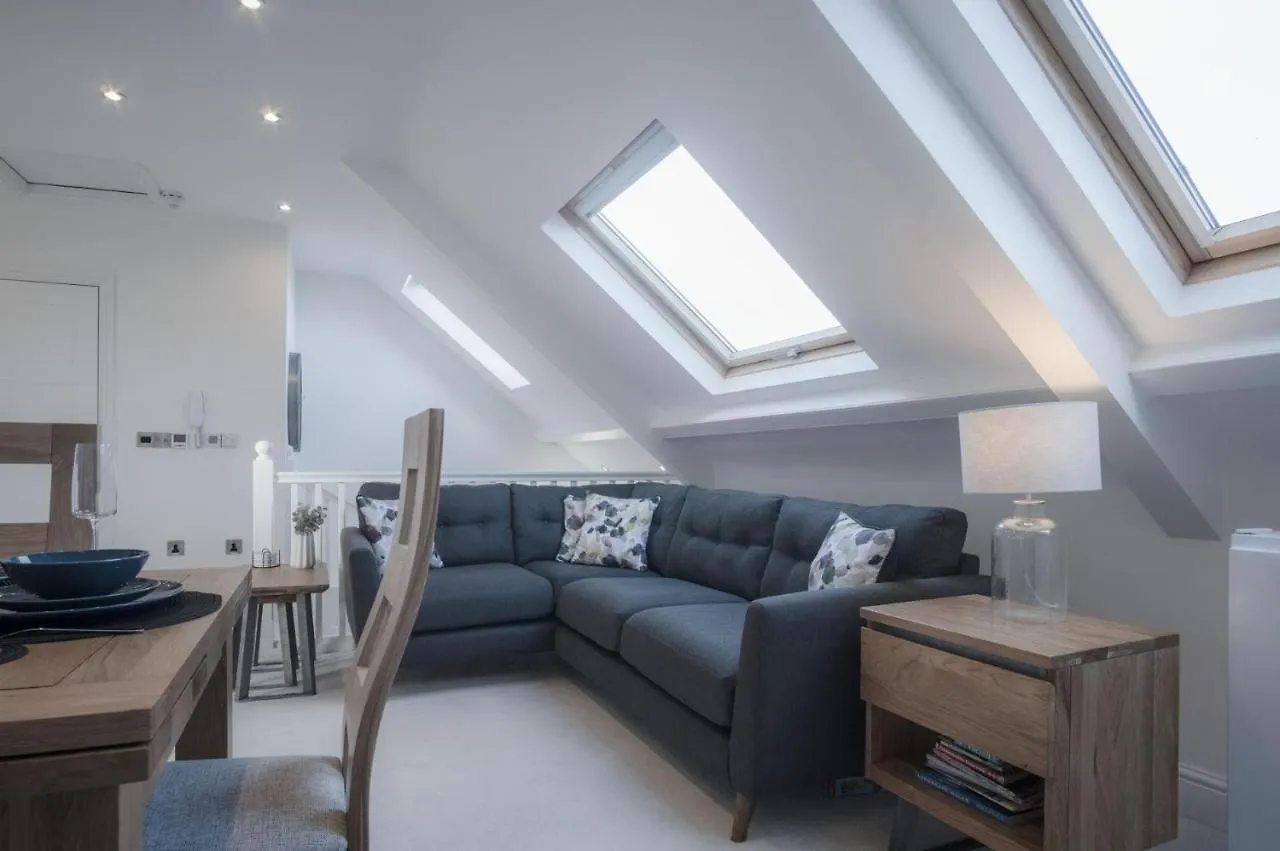 Skylark - 2 Bedroom - Tenby