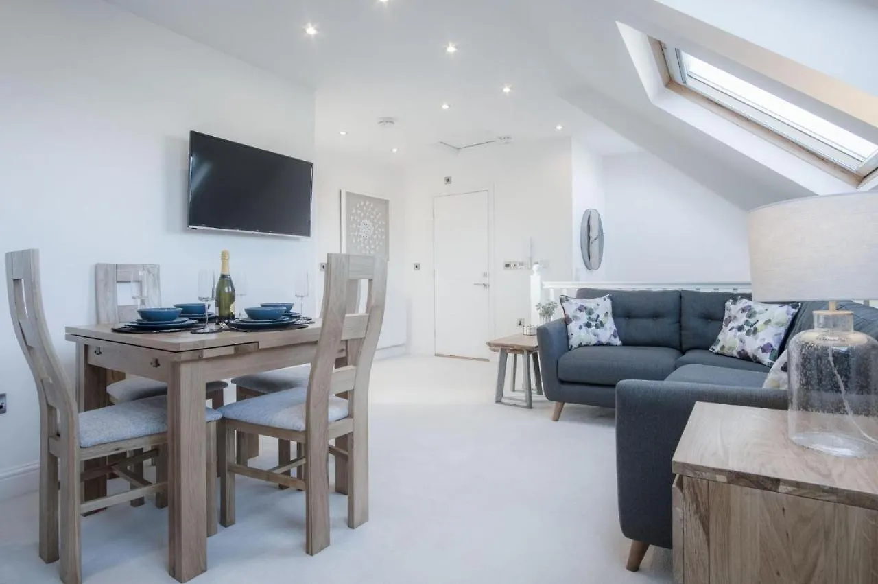 Skylark - 2 Bedroom - Tenby