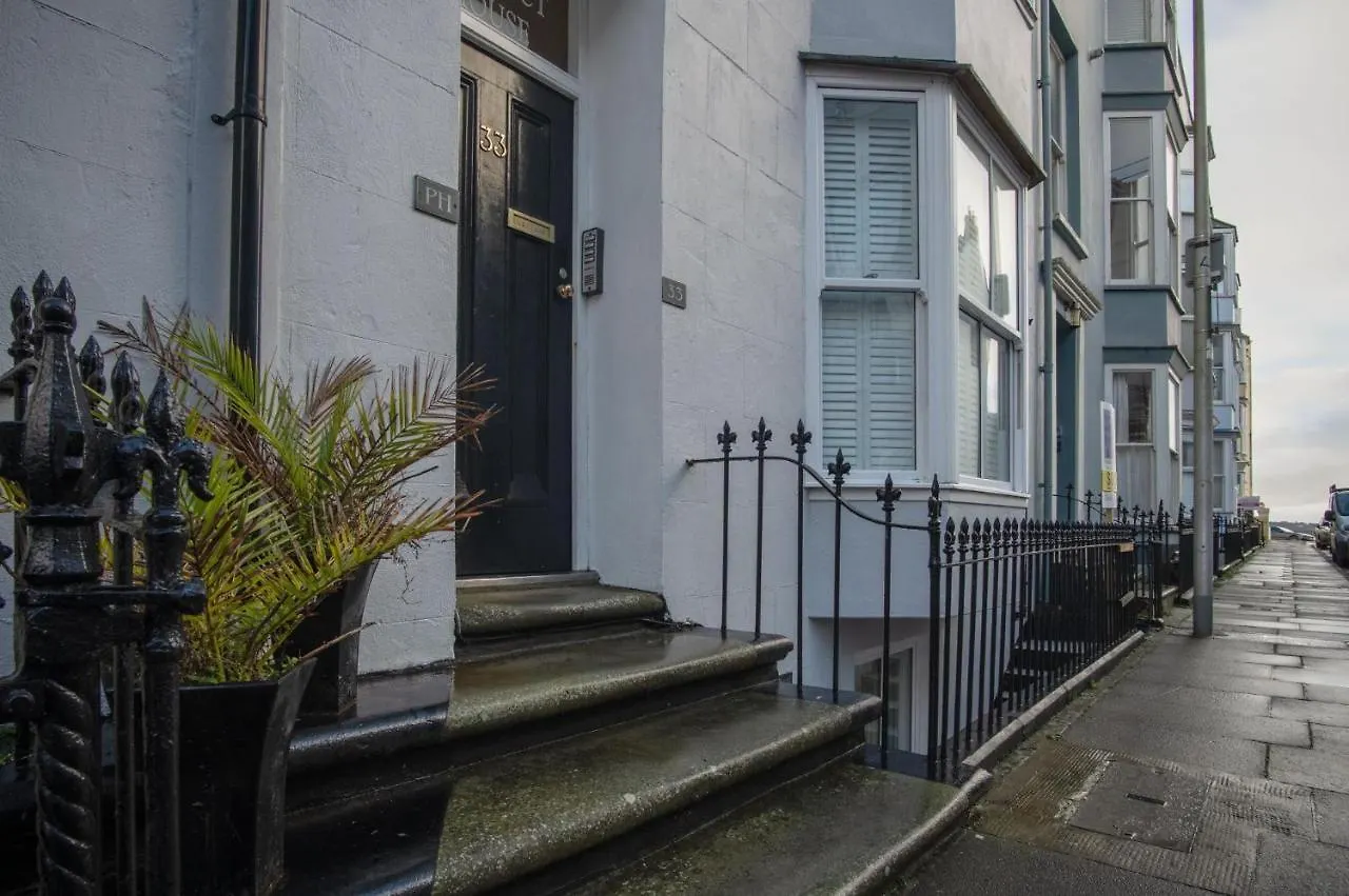 Skylark - 2 Bedroom - Apartment Tenby