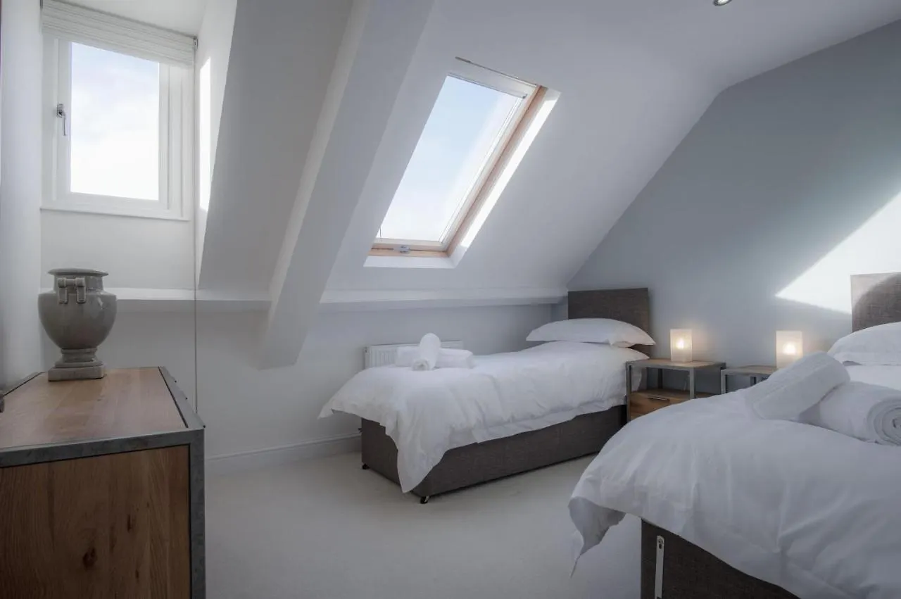 Skylark - 2 Bedroom - * Tenby