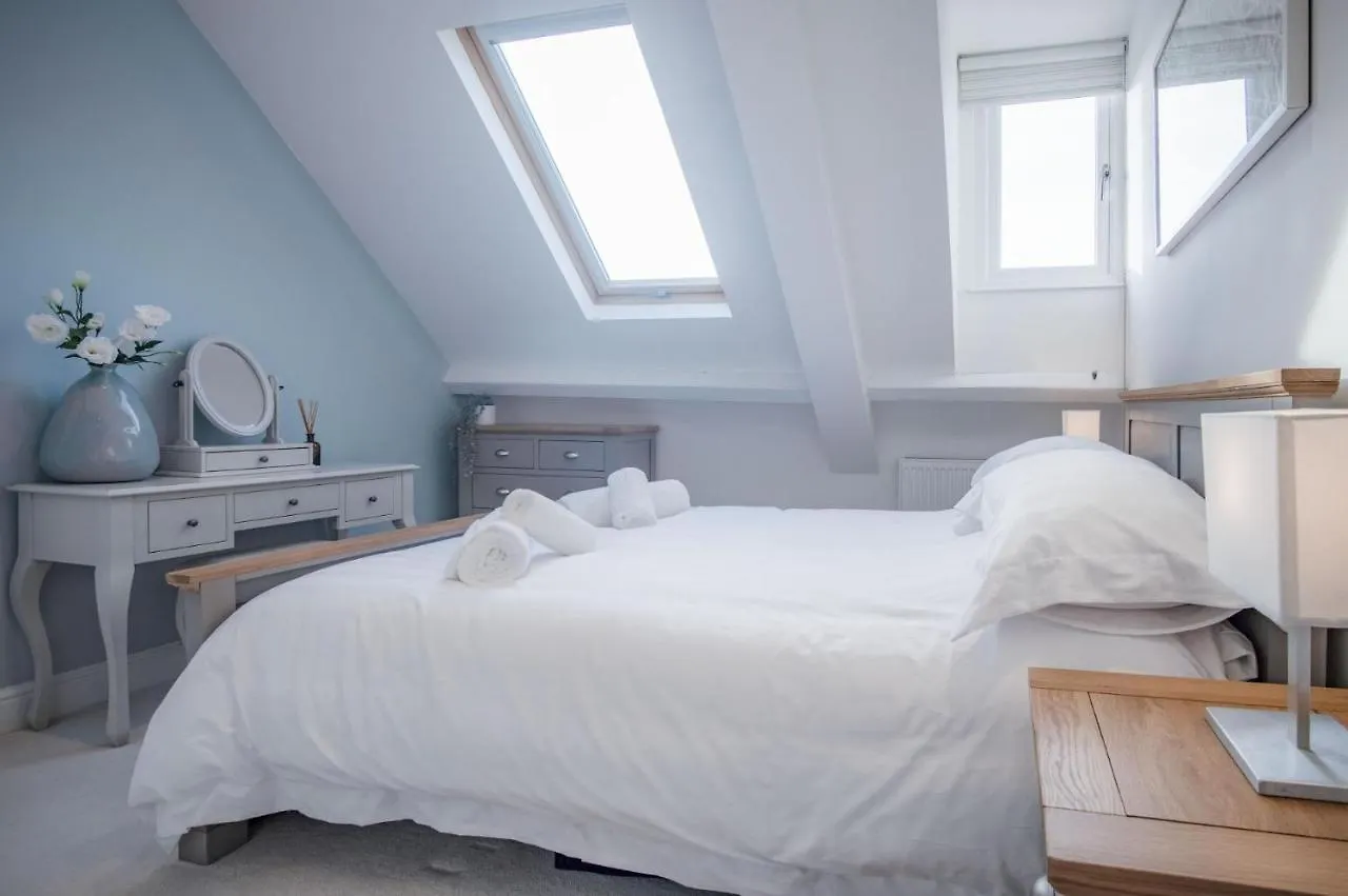 Skylark - 2 Bedroom - *