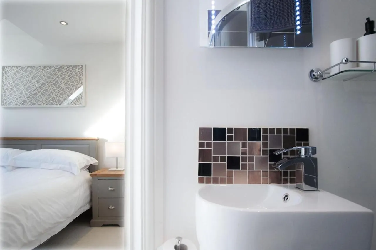 Skylark - 2 Bedroom -