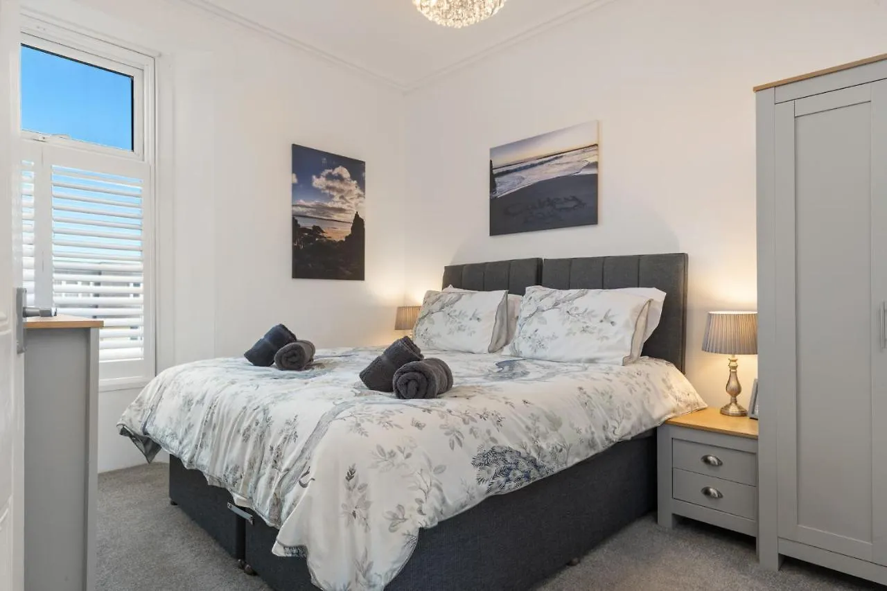 Caldey Bay - Lovely Sea Views Apartment