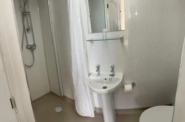 克拉伦斯酒店 滕比
