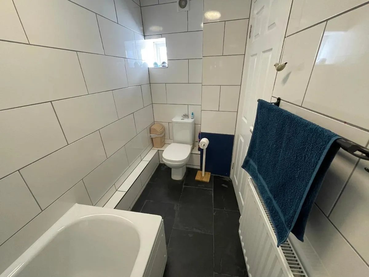 Private Pad - View Of High Street *