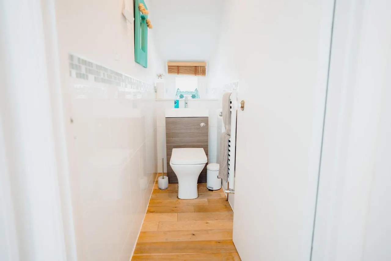 Holiday home Quaint Cosy With A Hot Tub In Centre