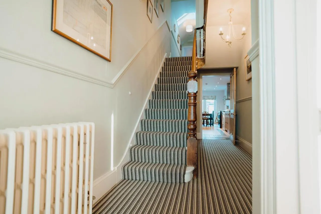 Holiday home No4 Queens Parade Close To South Tenby
