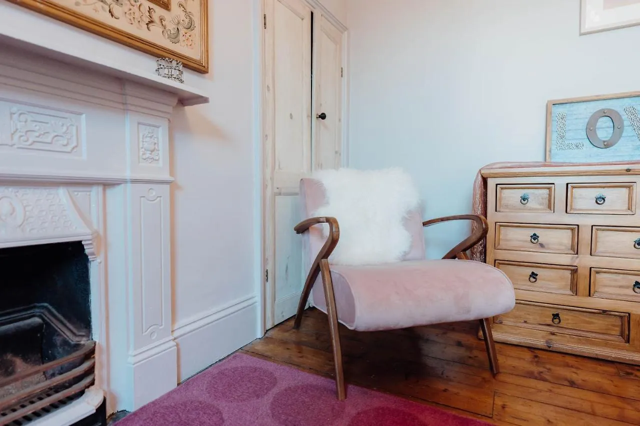 No4 Queens Parade Close To South Holiday home *
