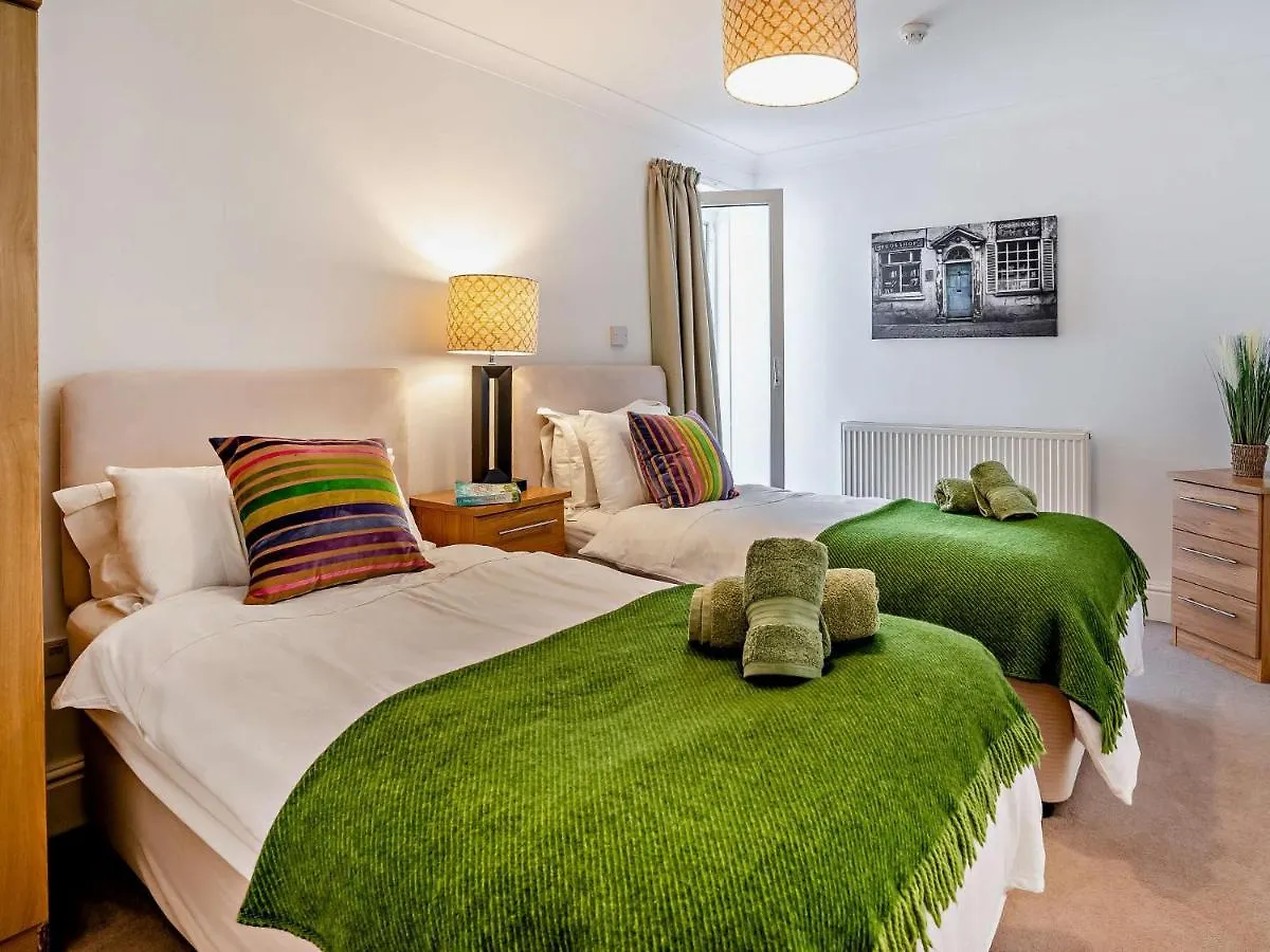 2 Bed In Fb034 Tenby
