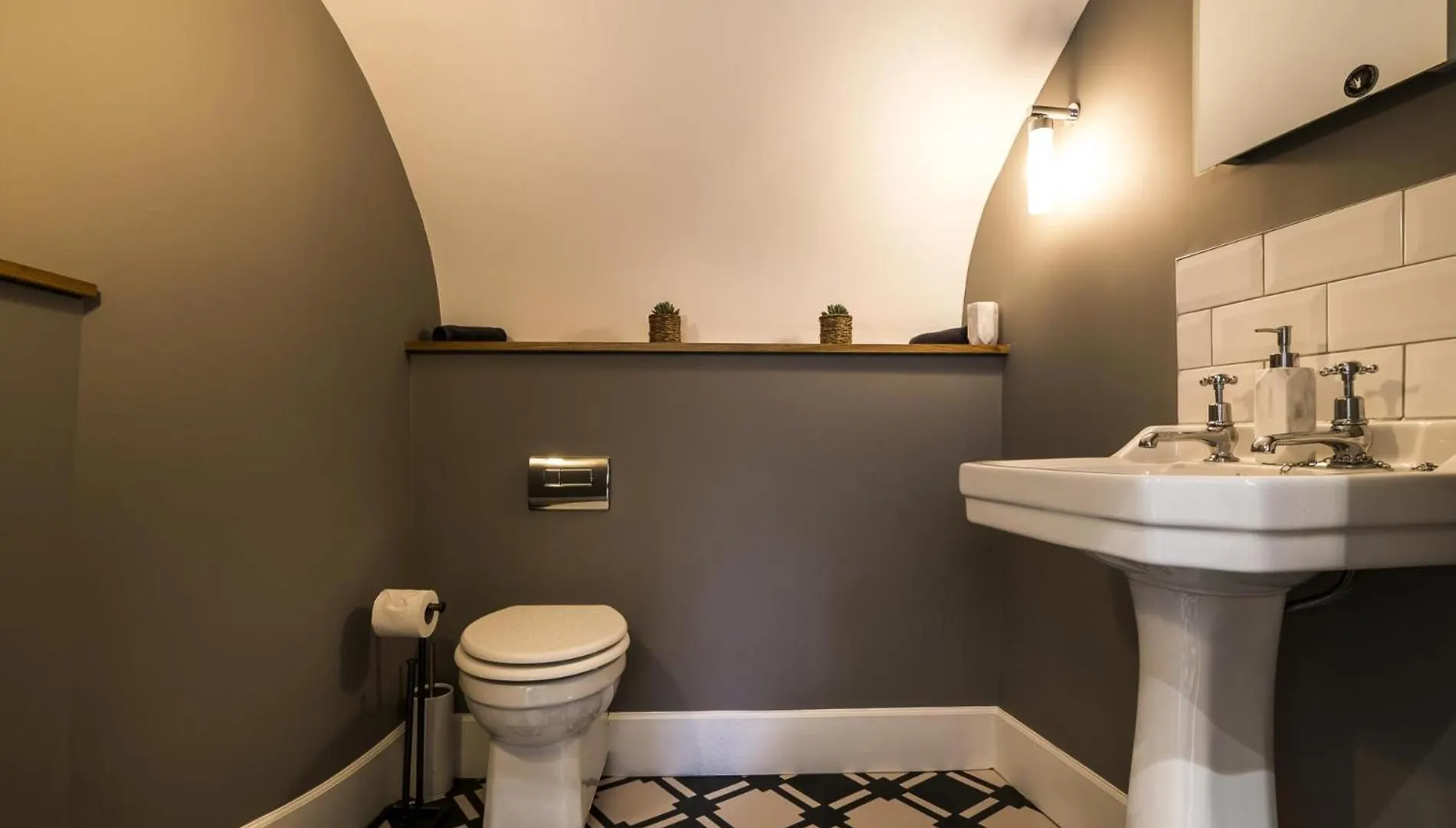 Lady - 2 Bedroom - *