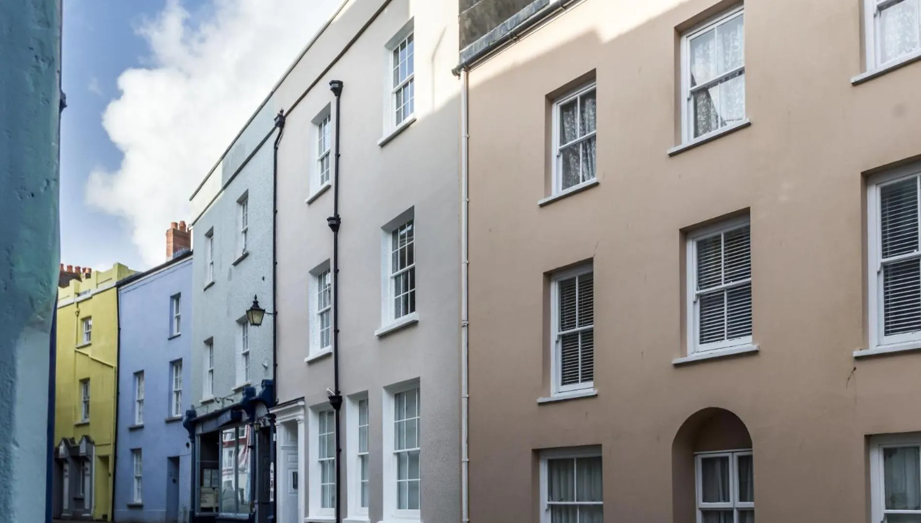 Lady - 2 Bedroom - Apartment Tenby