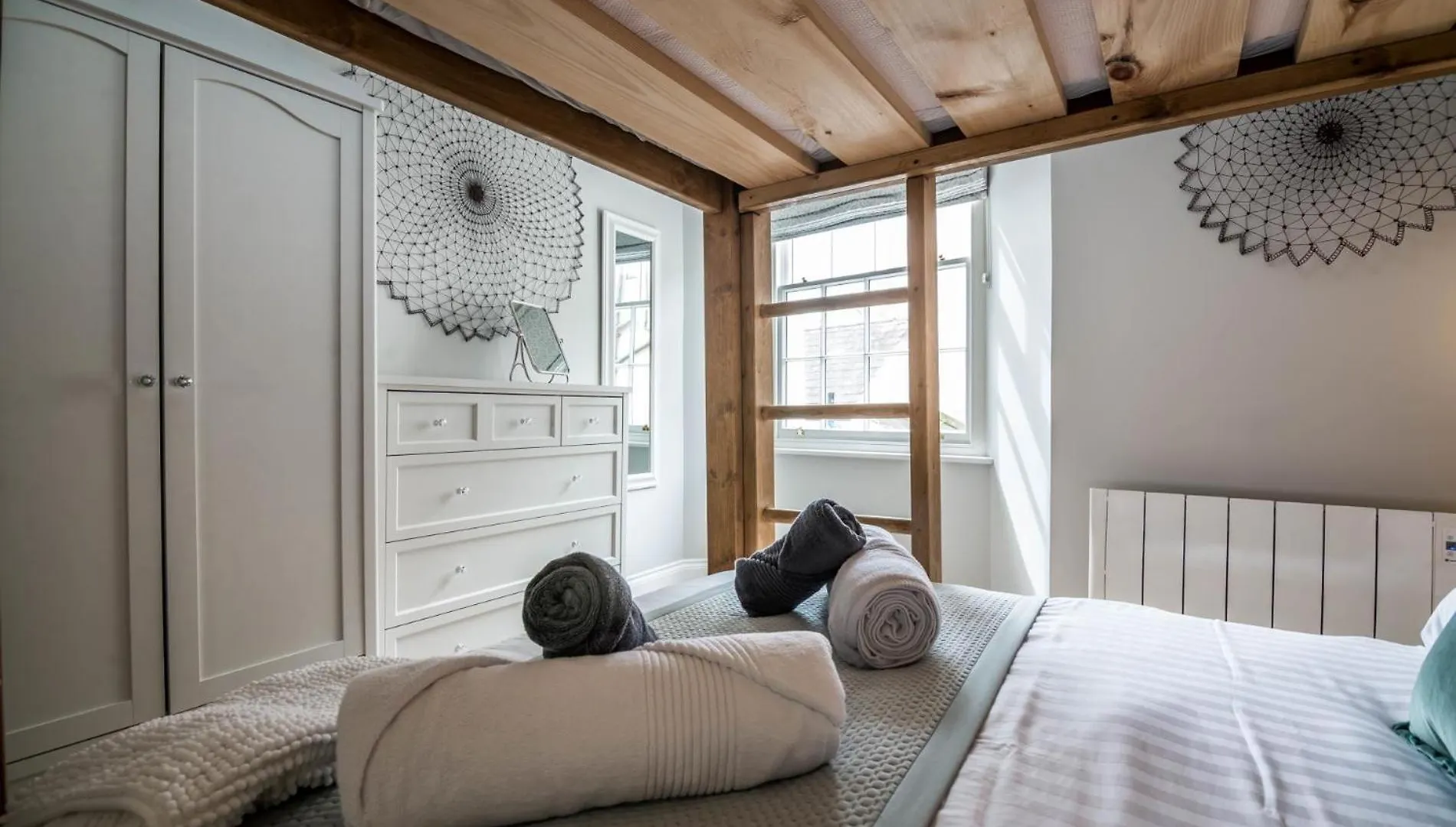 Lady - 2 Bedroom - *