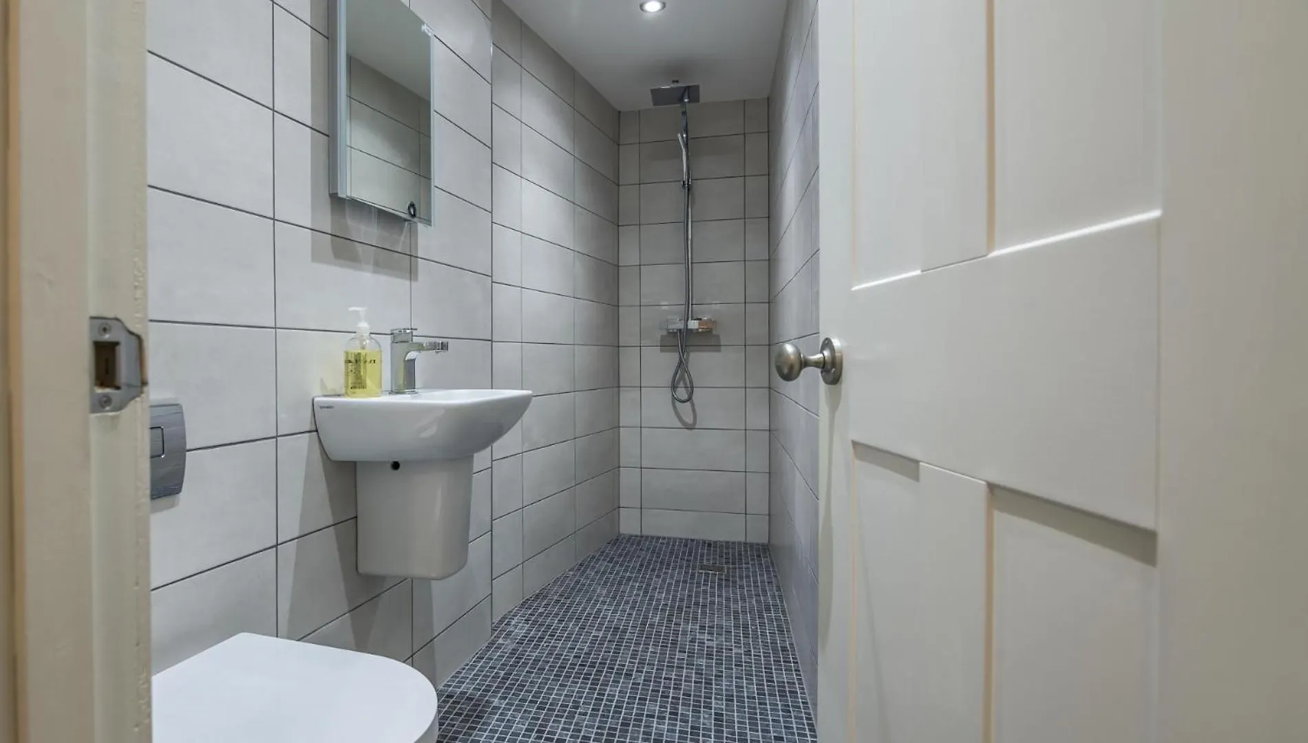 Sea Legs - 2 Bedroom - Windsor House - * Tenby