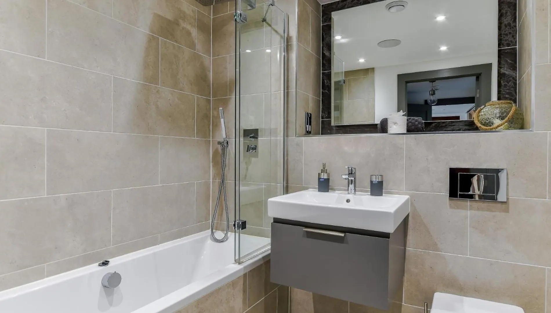 2 Bed In 85725 *