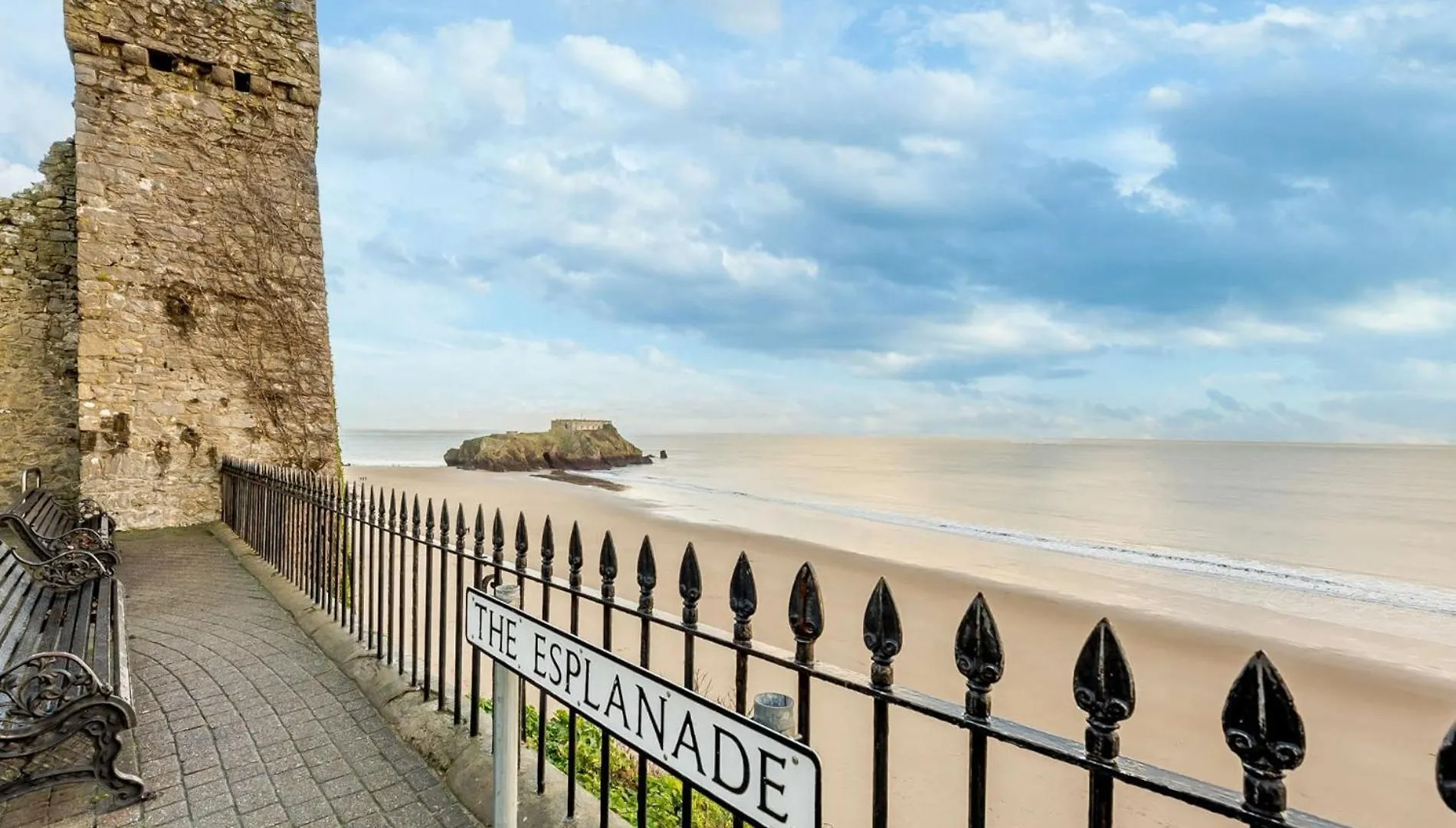 3 Bed In 90360 Tenby