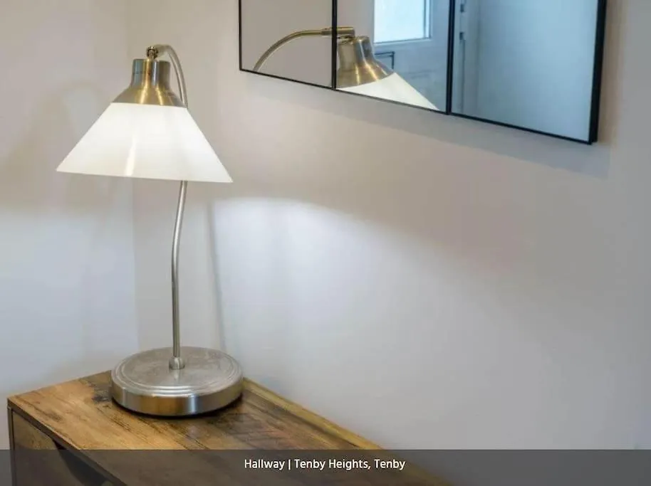 Heights, 5 En-suites, Parking & Garden 펜션 텐비