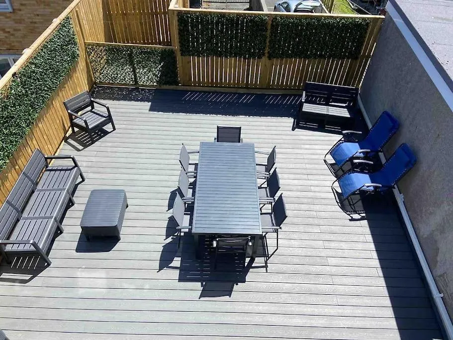 펜션 Heights, 5 En-suites, Parking & Garden *