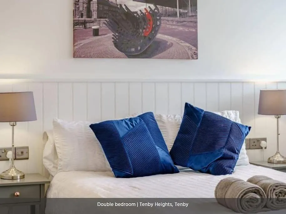Heights, 5 En-suites, Parking & Garden 텐비