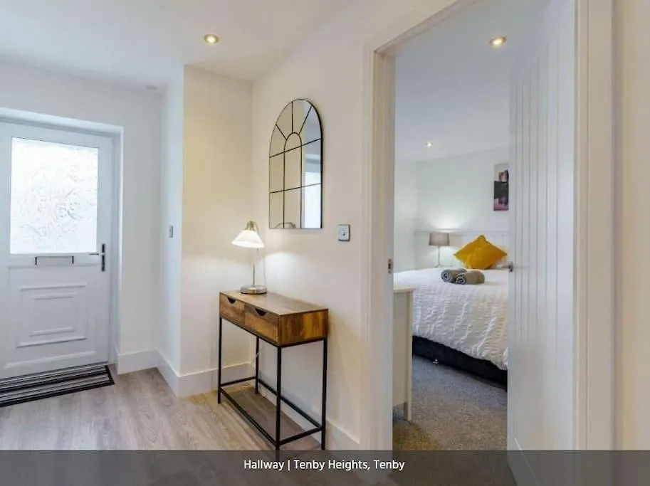 Heights, 5 En-suites, Parking & Garden * 텐비