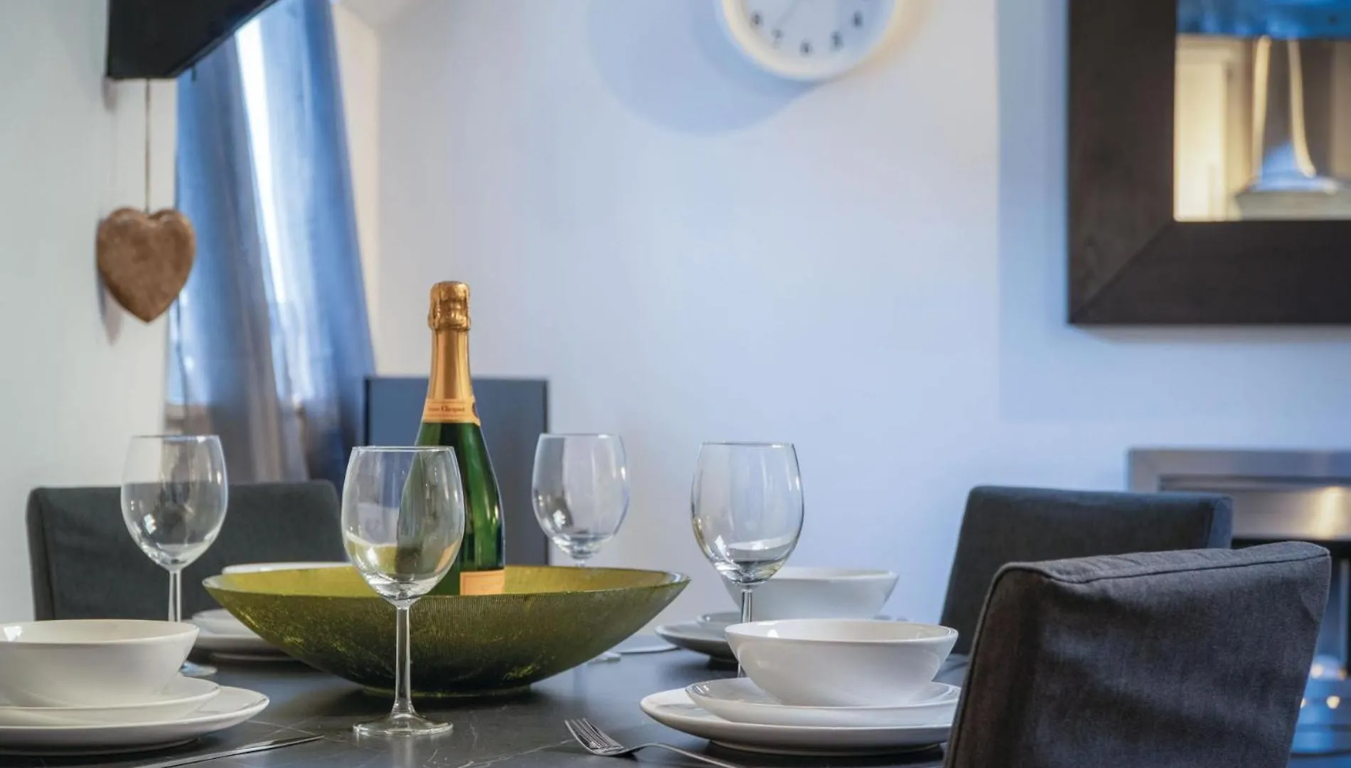 Cosy At The Mews - 2 Bedroom -
