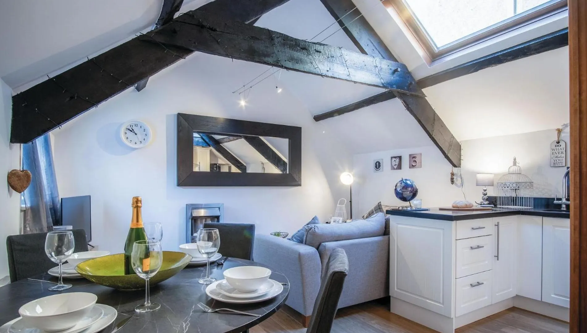 Apartment Cosy At The Mews - 2 Bedroom - *