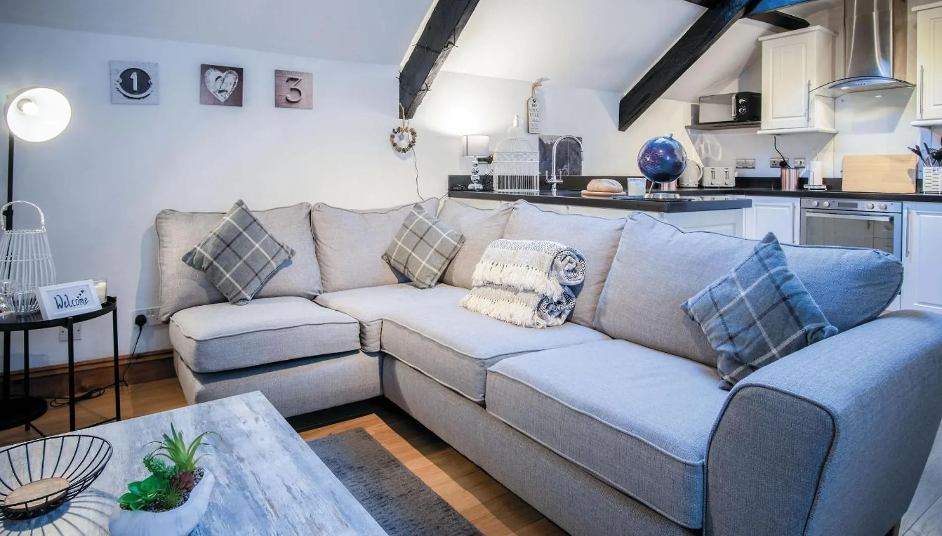 Apartment Cosy At The Mews - 2 Bedroom - *