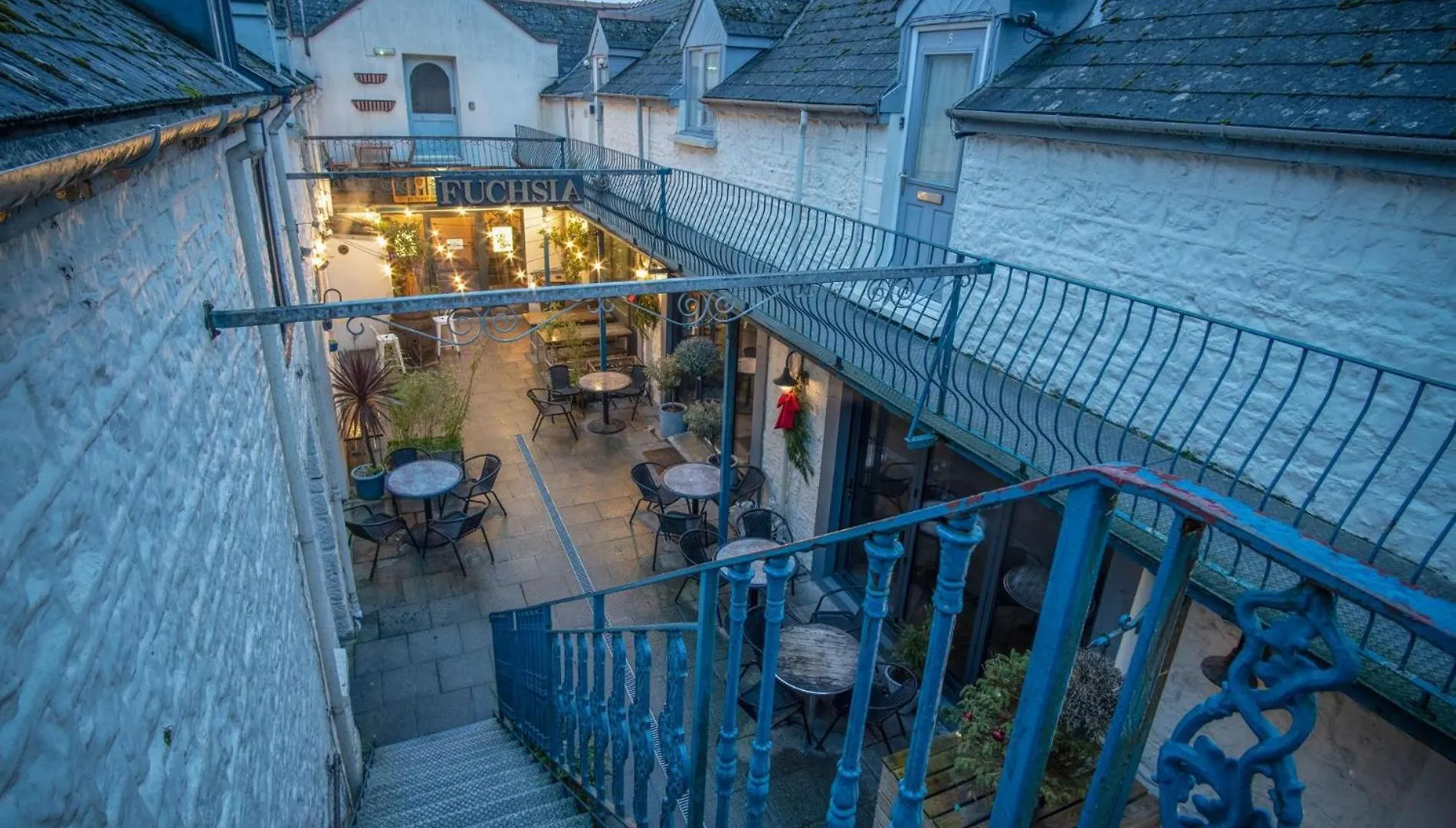 Cosy At The Mews - 2 Bedroom - Apartment *