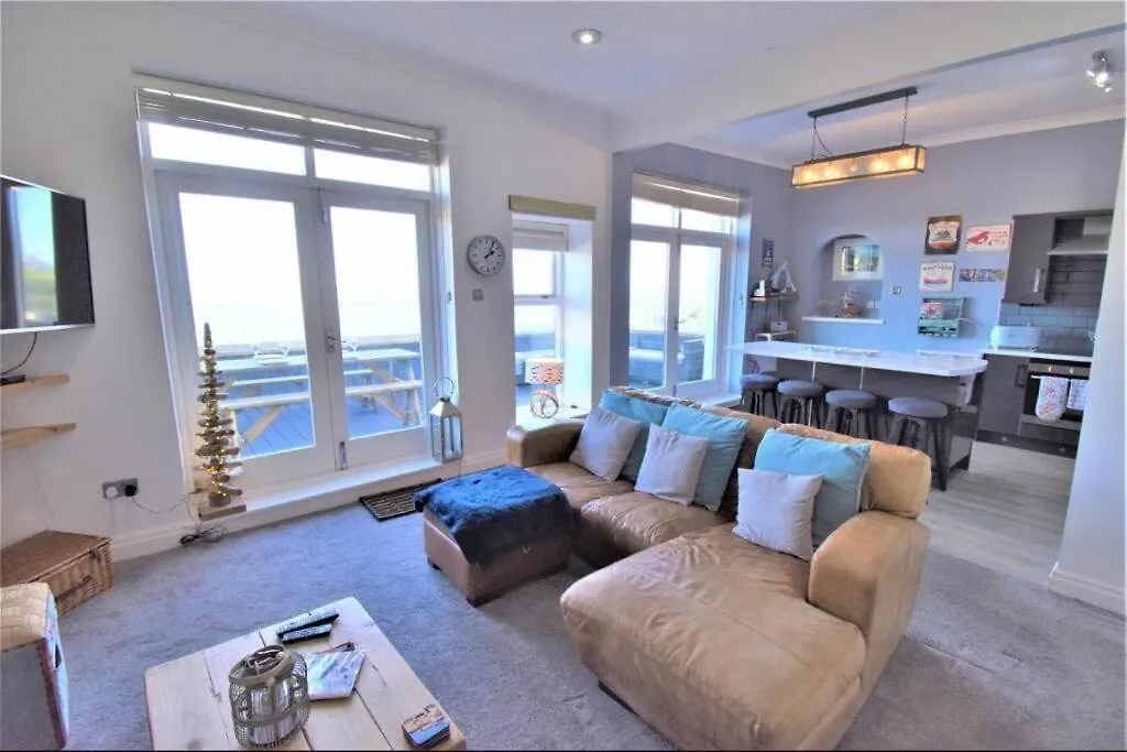 Royal Victoria Court 11, Apartment *