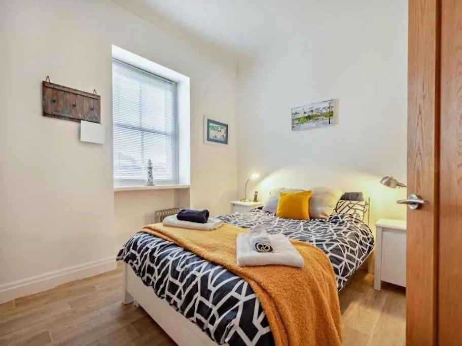 Royal Victoria Court 11, Apartment