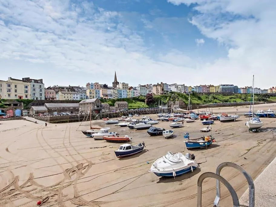 Royal Victoria Court 11, Tenby