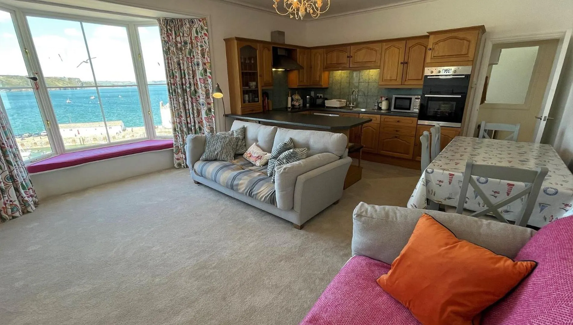 2 Bed In 82979 Apartment Tenby