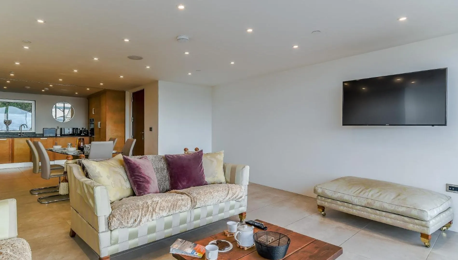 2 Bed In 85725 Tenby