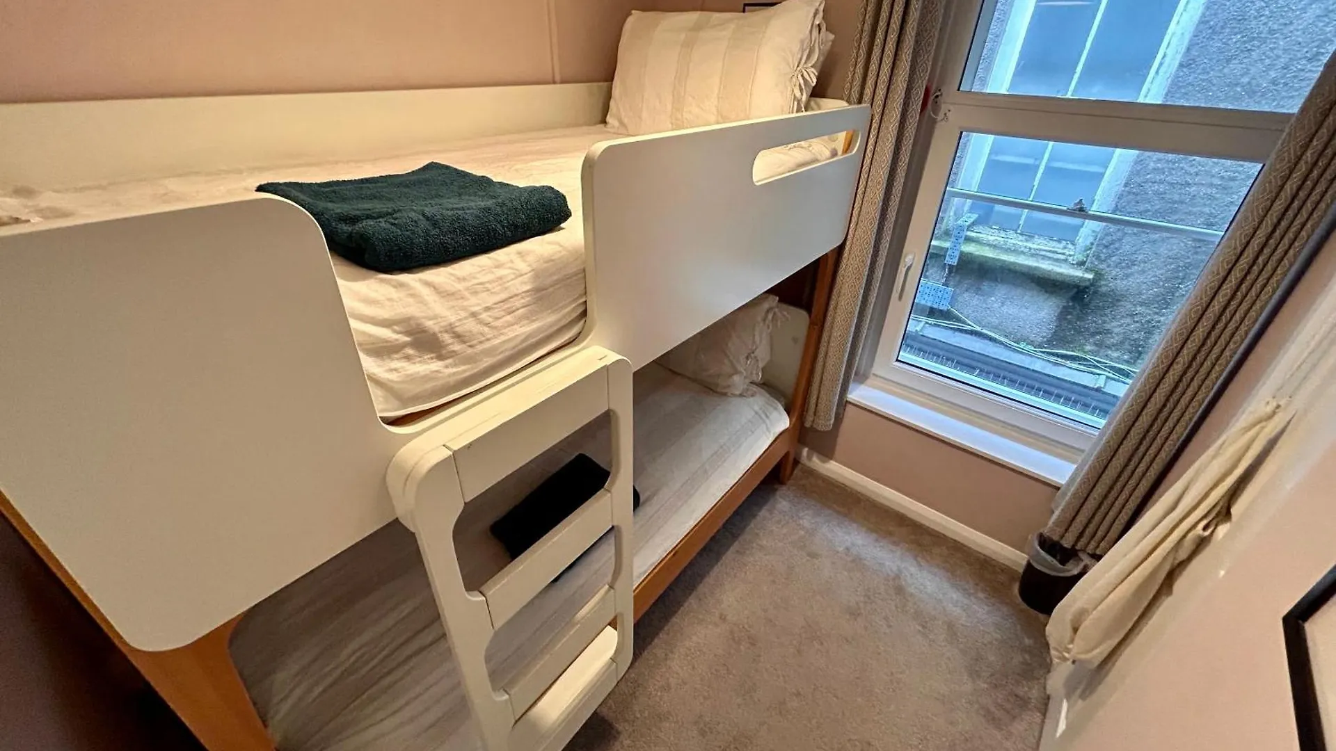Private Pad - View Of High Street Apartment