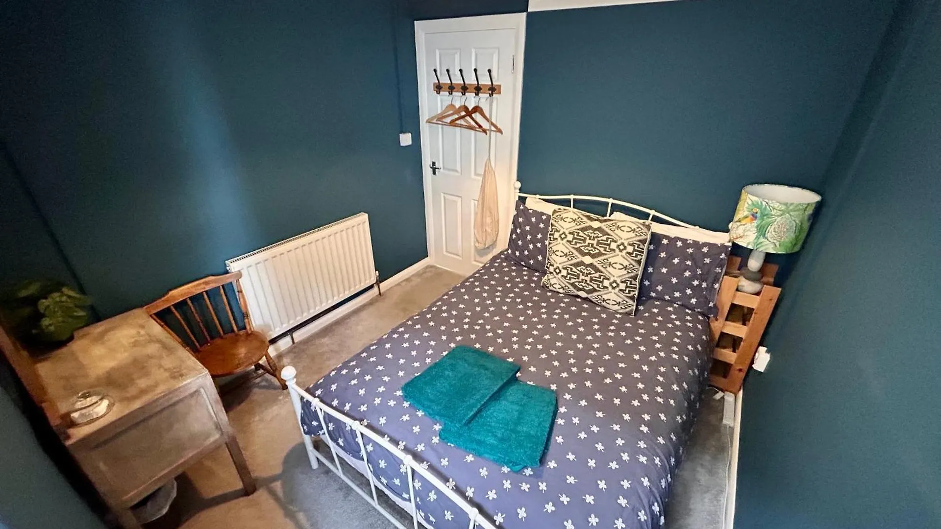 Apartment Private Pad - View Of High Street *