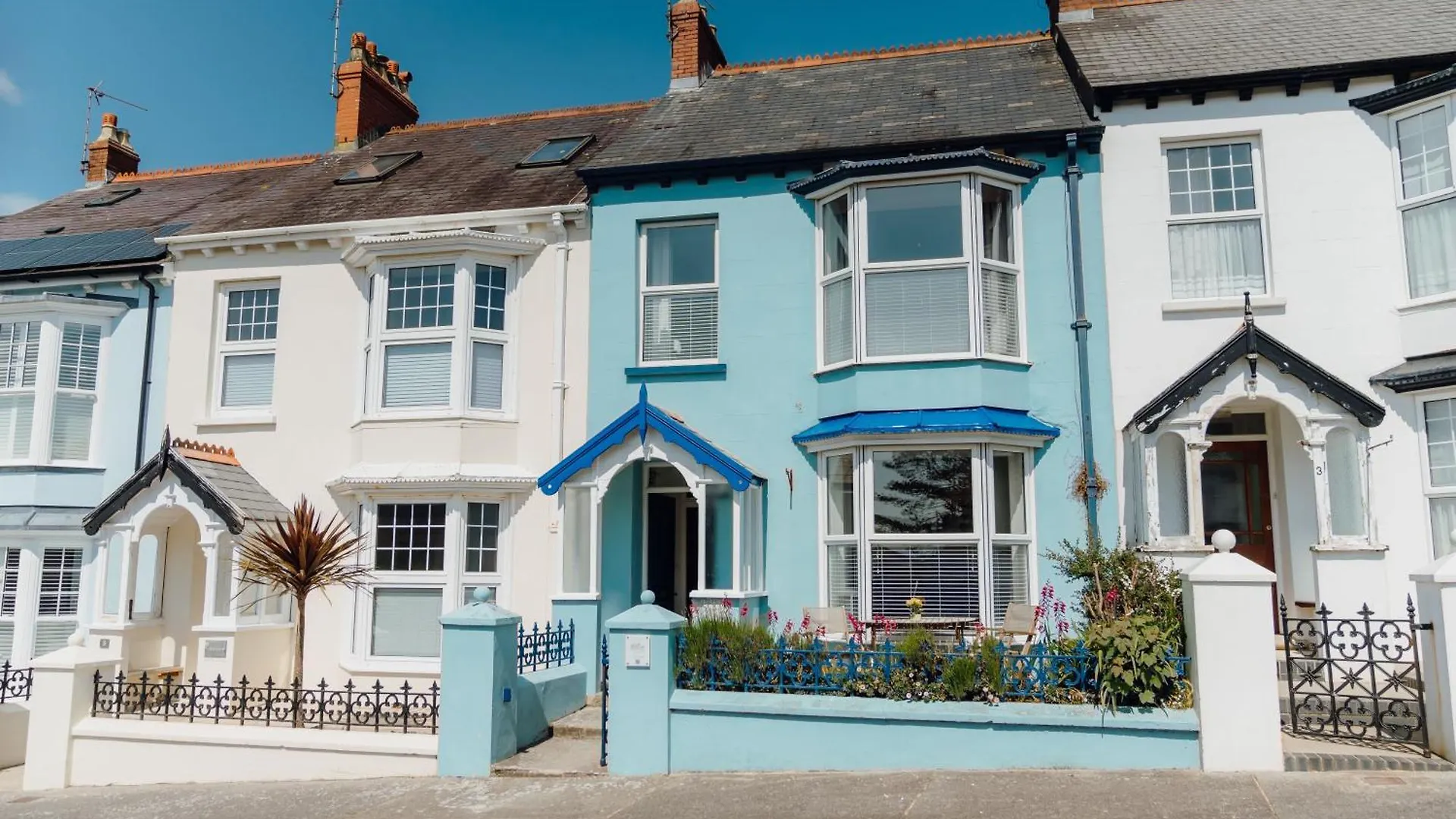 No4 Queens Parade Close To South * Tenby